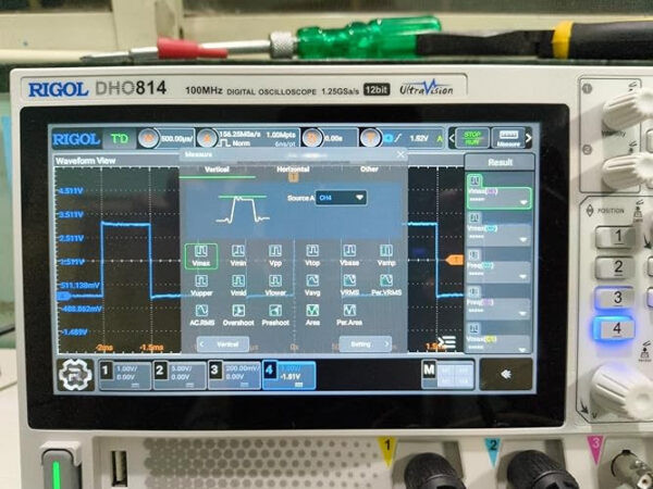 ⁦أوسيلوسكوب ديجيتال ريجول RIGOL DHO814 (بقوة 100MHz - 4 قنوات - سرعة عينات 1.25GSa/s)⁩ - الصورة ⁦4⁩